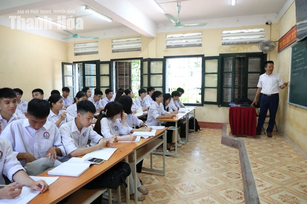 Chiếc tủ sắt “gác cửa” thế giới ảo trong giờ học