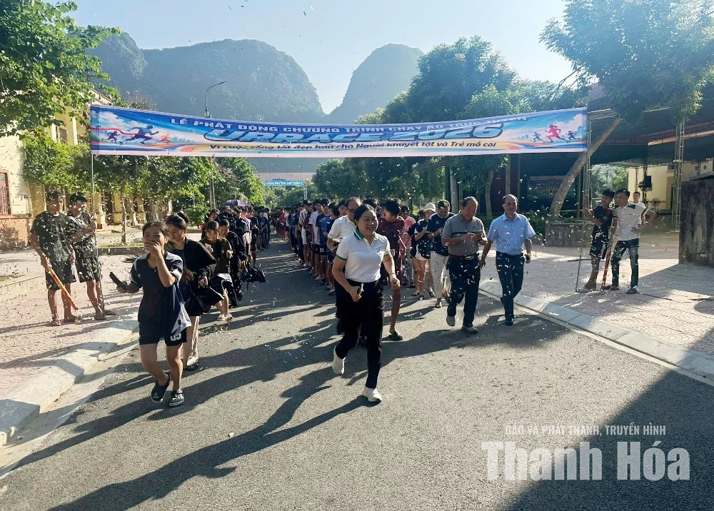 Hơn 1.000 cán bộ, giáo viên, học sinh hưởng ứng giải chạy UpRace 2026