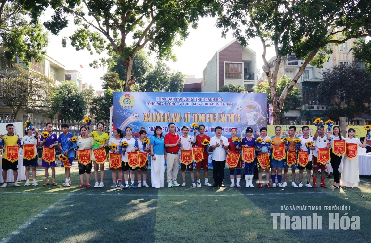 Sôi nổi giải bóng đá trong công nhân lao động Công ty TNHH Giầy Sunjade Việt Nam