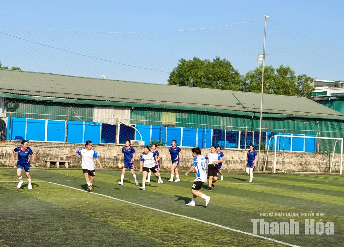 Sôi nổi giải bóng đá trong công nhân lao động Công ty TNHH Giầy Sunjade Việt Nam