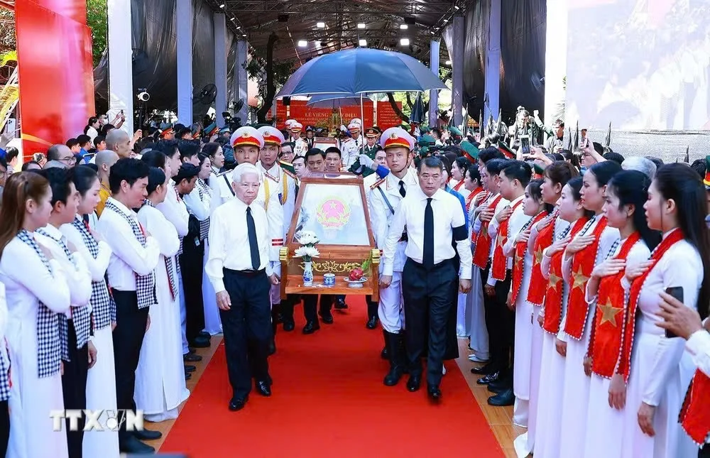 Thủ tướng dự lễ viếng, truy điệu 731 liệt sỹ được quy tập tại công viên Lê Thị Riêng về an táng tại Nghĩa trang liệt sỹ TP Hồ Chí Minh