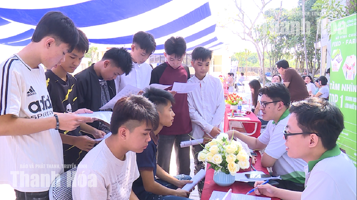 Hơn 12.600 chỉ tiêu tuyển dụng, tuyển sinh tại phiên giao dịch việc làm ở Trường Cao đẳng Nông nghiệp Thanh Hóa