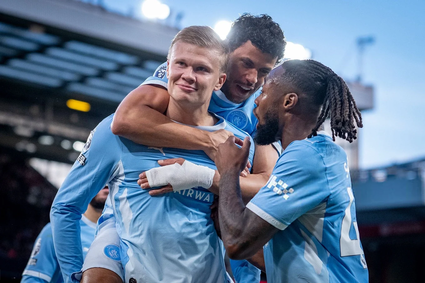 Đội tuyển Việt Nam có cơ hội đấu giao hữu đỉnh cao với Nhật Bản; Man City nhấn chìm Liverpool tại Anfield