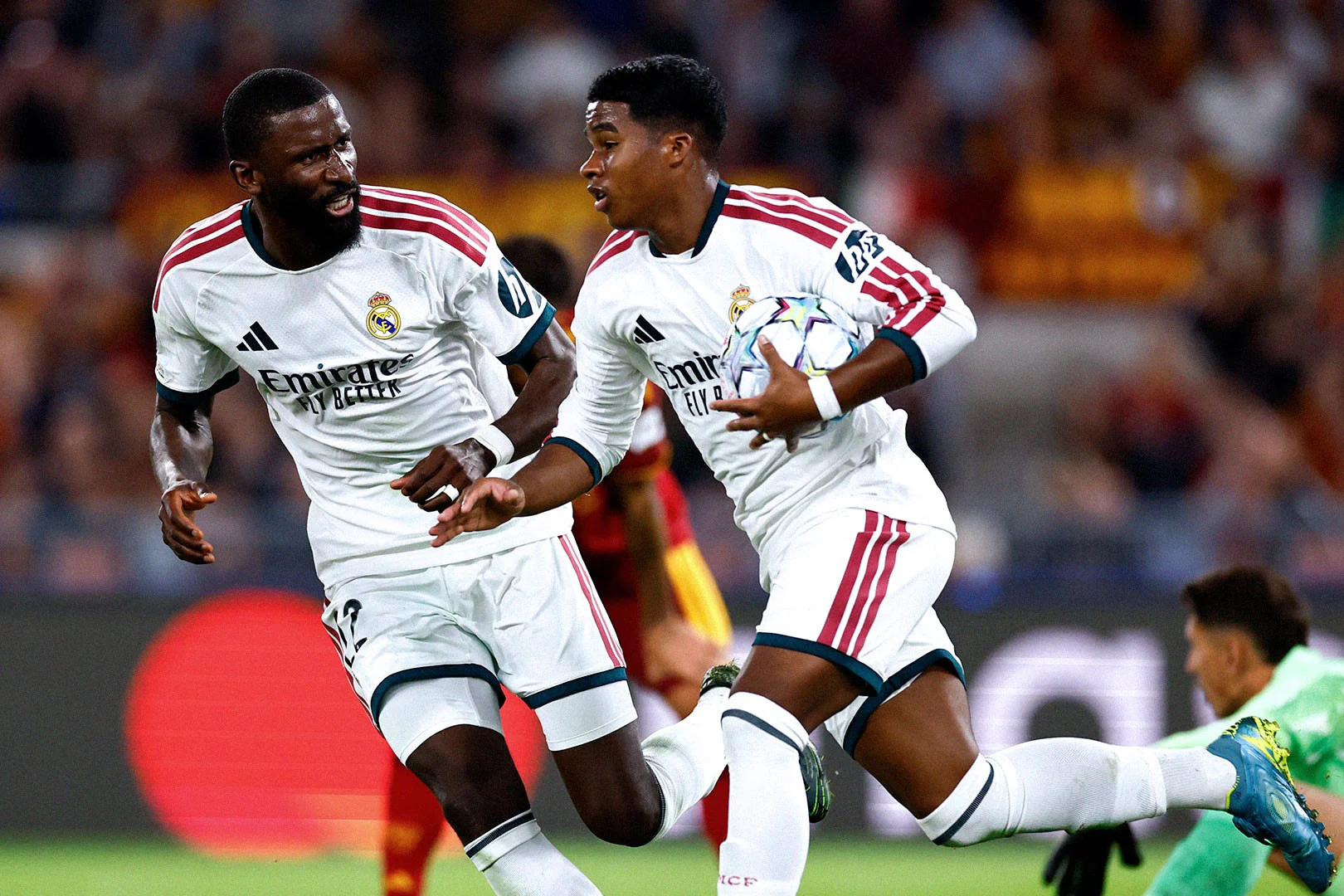 Các đội tuyển Đông Nam Á chạy đua chuẩn bị cho Asian Cup 2027; PSG hạ gục Man City, Real Madrid ngược dòng khó tin