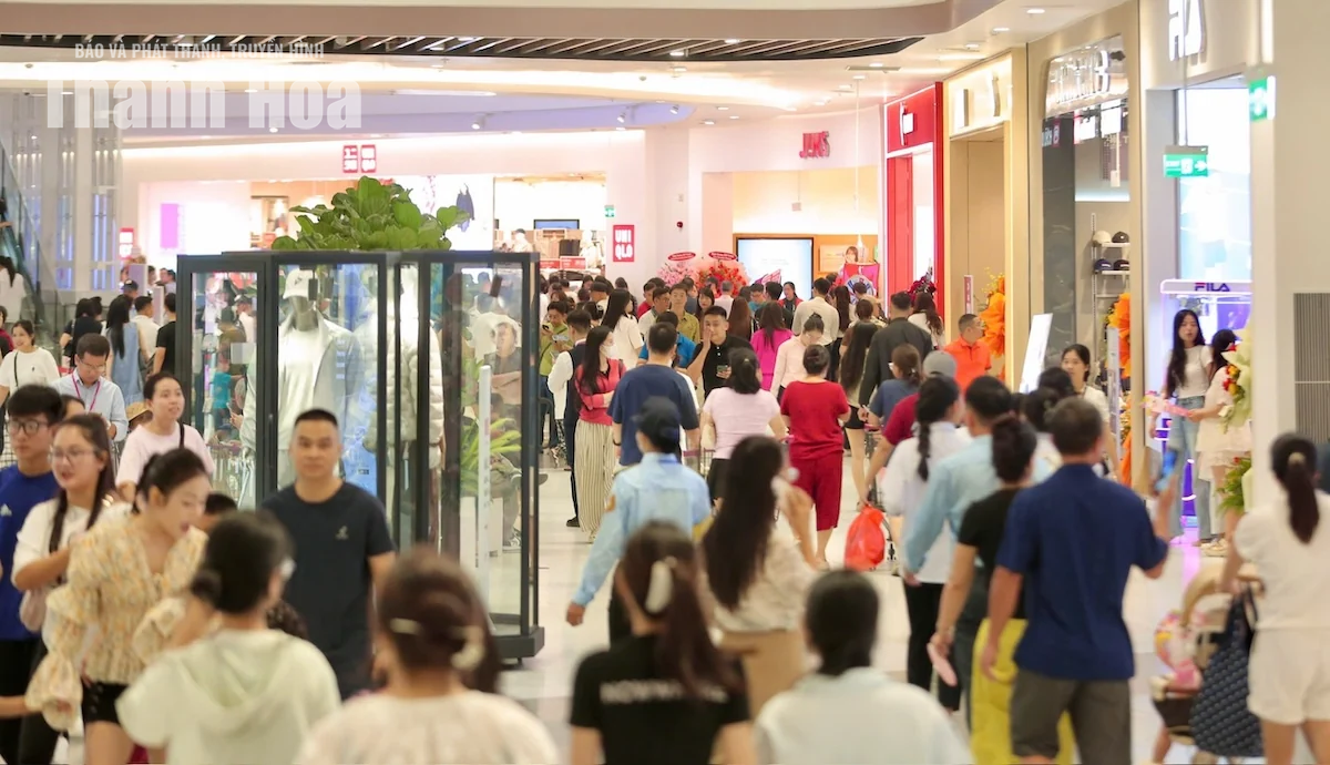 Người dân nô nức trải nghiệm AEON MALL Thanh Hóa ngày đầu mở cửa