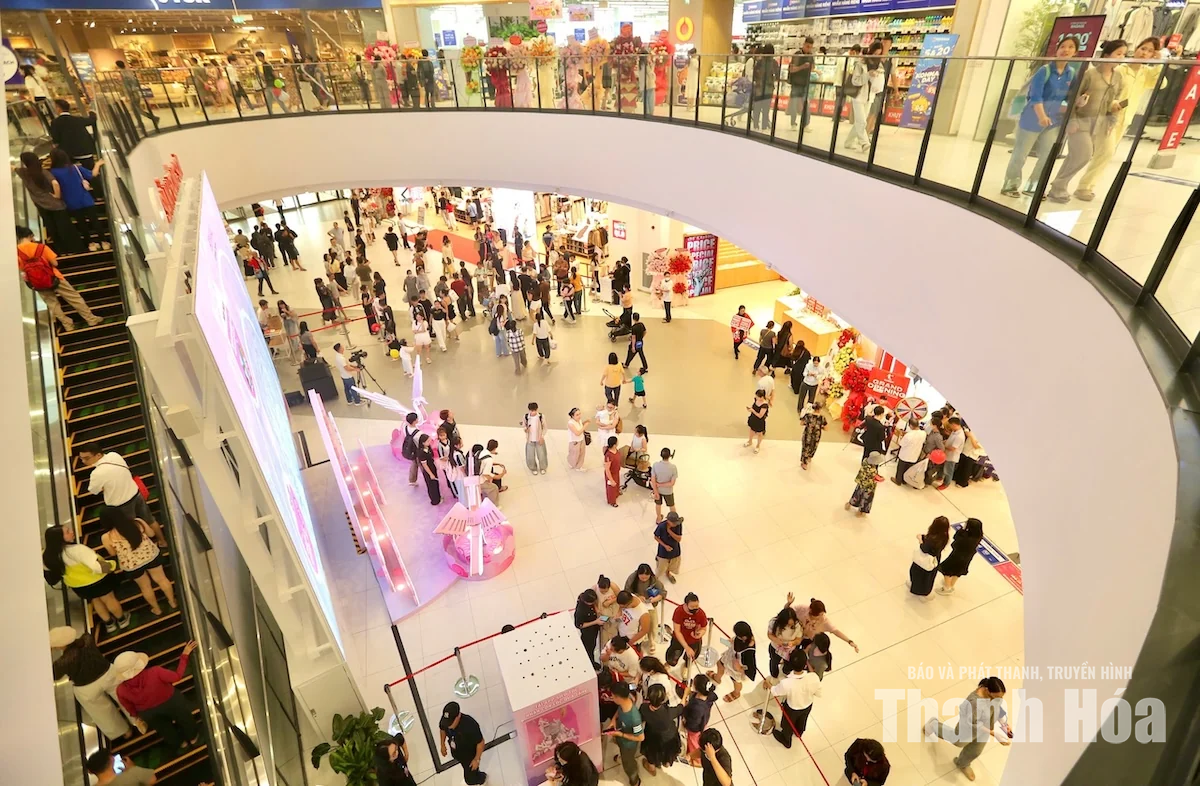 Người dân nô nức trải nghiệm AEON MALL Thanh Hóa ngày đầu mở cửa