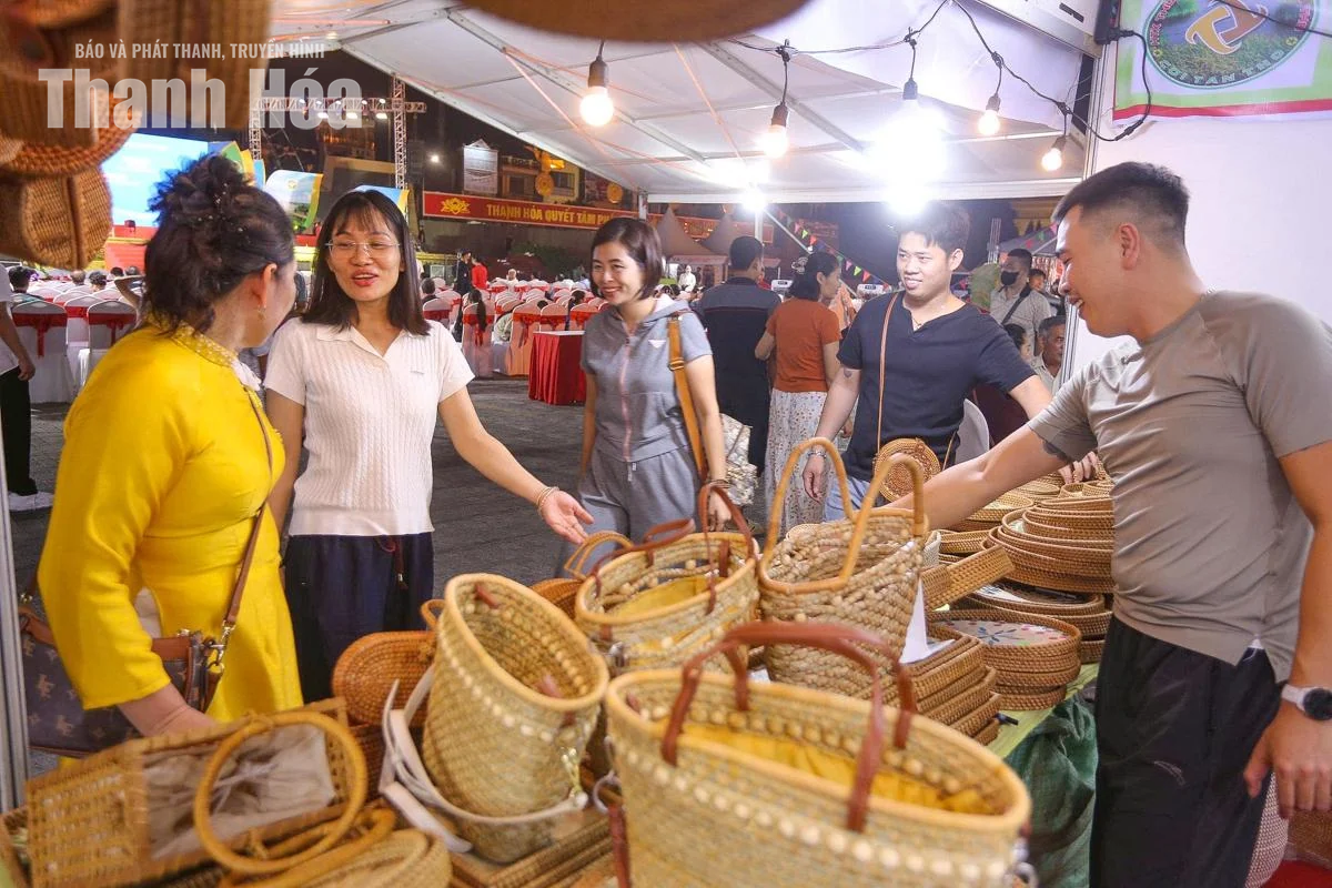 Lan tỏa sắc màu sản phẩm vùng miền