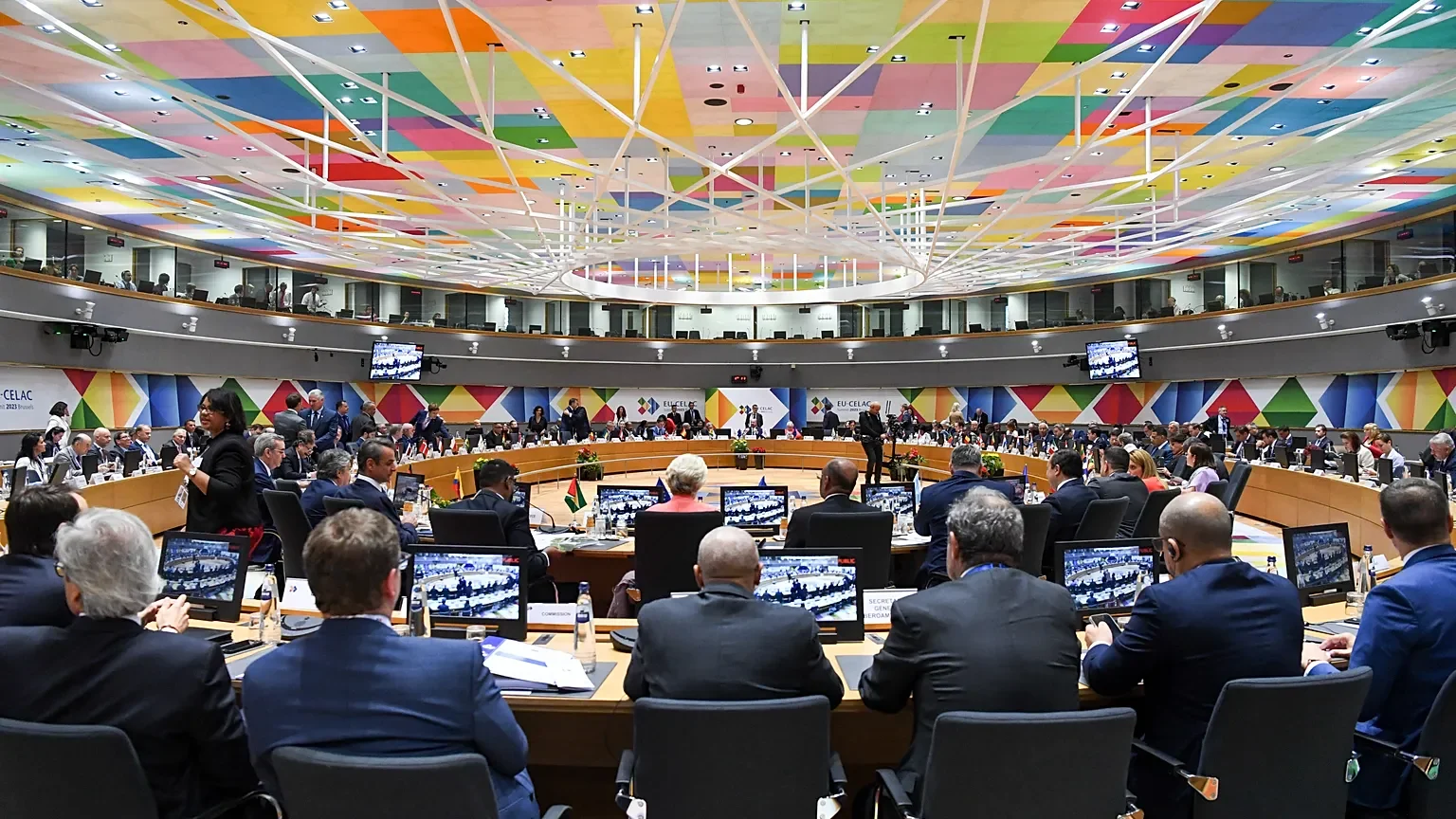 Hội nghị thượng đỉnh EU khép lại với loạt bất đồng