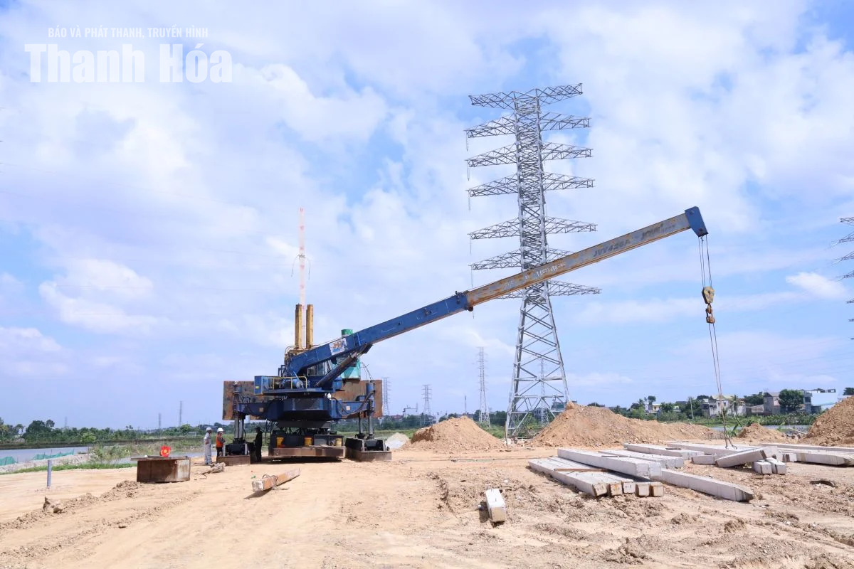 Dồn lực đưa Trạm biến áp 220kV Sầm Sơn và đường dây đấu nối về đích trong tháng 12/2026