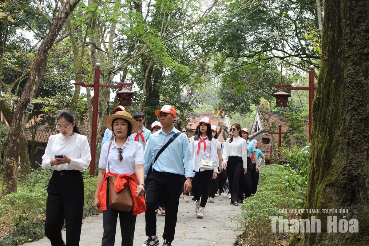 Giữ “lá phổi xanh” trong không gian di tích