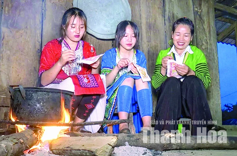 Những đóa hoa vùng cao lan tỏa sắc màu văn hóa dân tộc