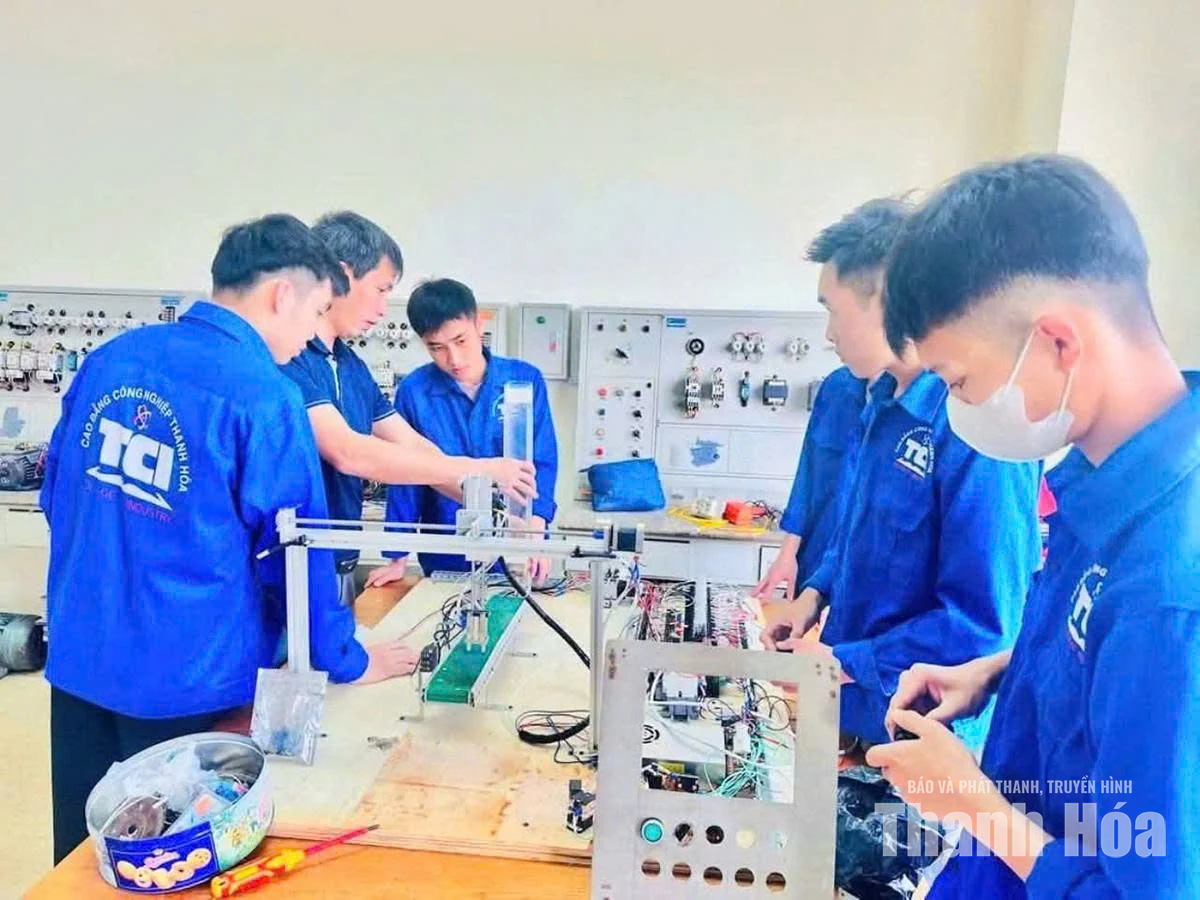 Trường nghề sau sáp nhập:&nbsp;Ổn định hoạt động, bảo đảm quyền lợi người học