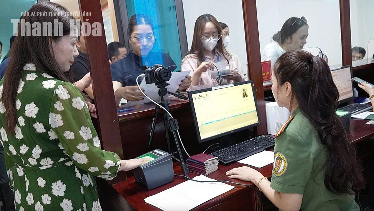 Ghi nhận từ cao điểm cấp tài khoản&nbsp;định danh điện tử cho người nước ngoài