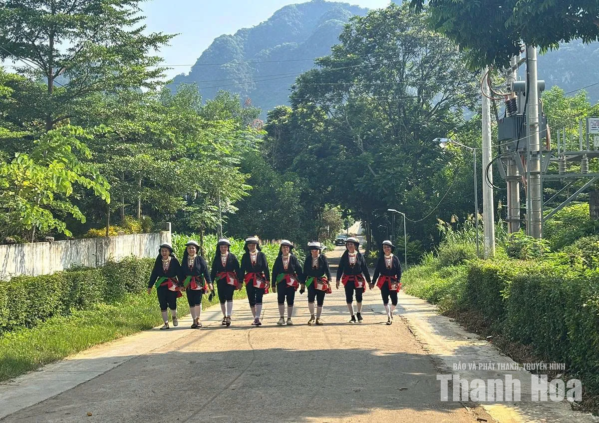 Đặc sắc trang phục truyền thống của người Dao quần chẹt