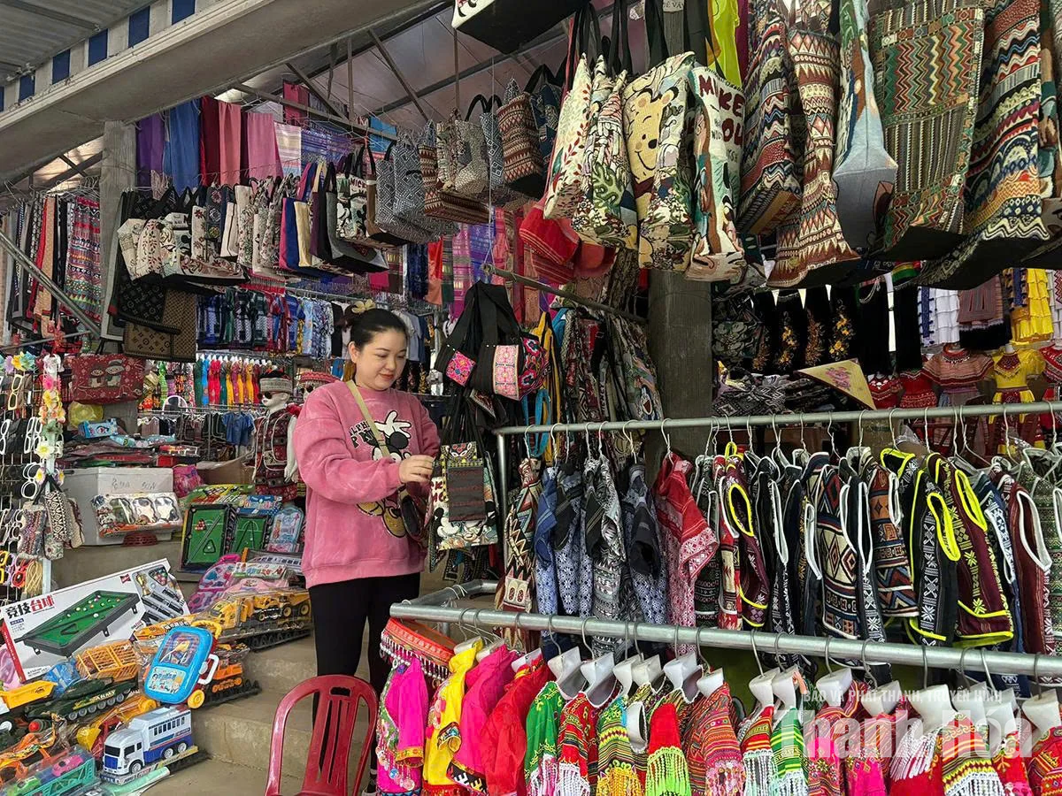 Sản phẩm lưu niệm&nbsp;níu chân du khách
