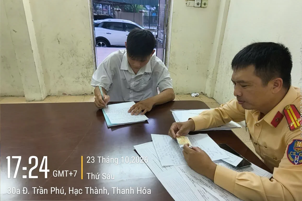 Tịch thu phương tiện của nam thanh niên đi xe máy bốc đầu