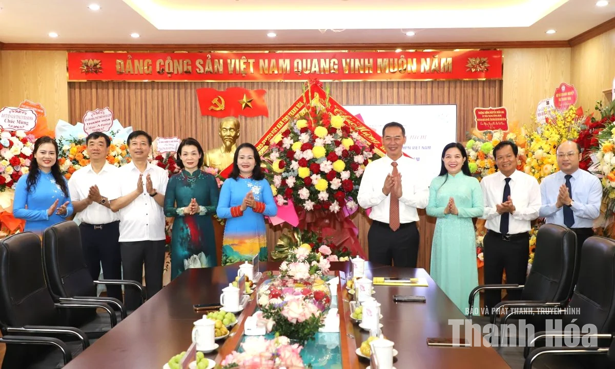 Phó Bí thư Tỉnh ủy Trịnh Tuấn Sinh chúc mừng Hội Liên hiệp Phụ nữ tỉnh nhân Ngày Phụ nữ Việt Nam 20/10