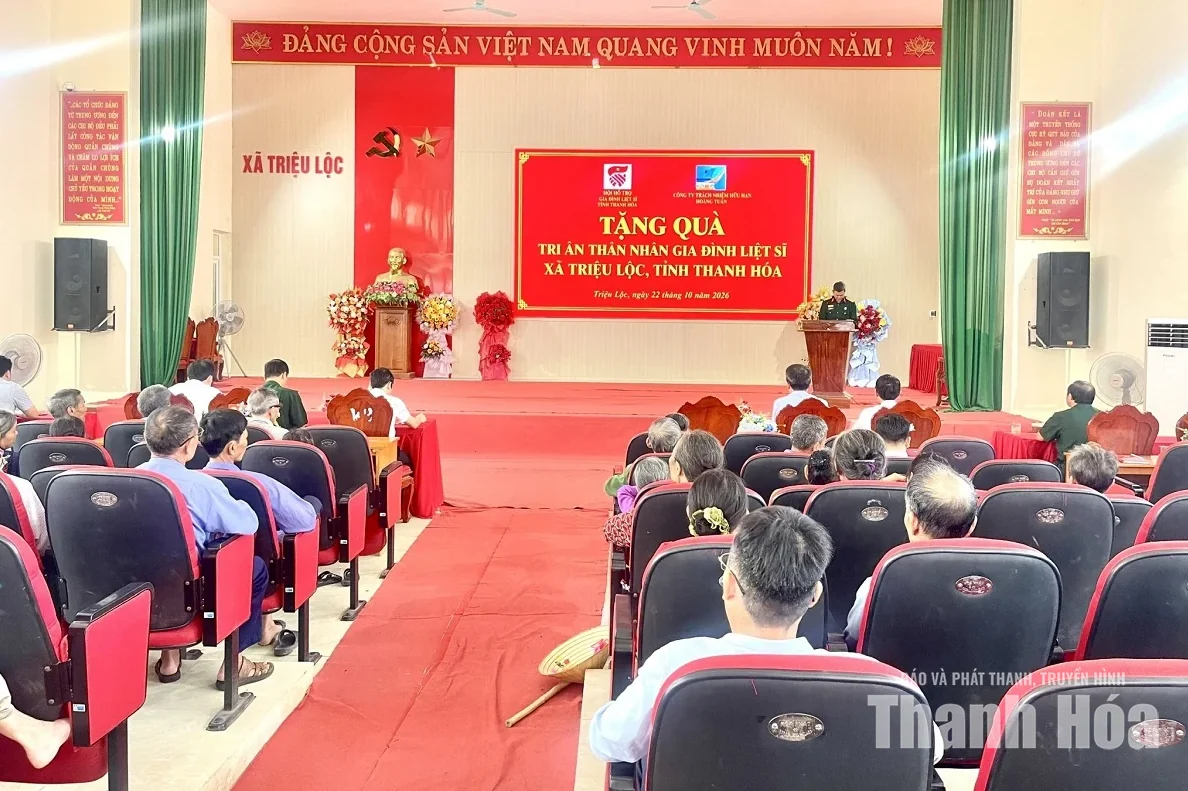 Trao quà tri ân thân nhân liệt sĩ tại xã Triệu Lộc