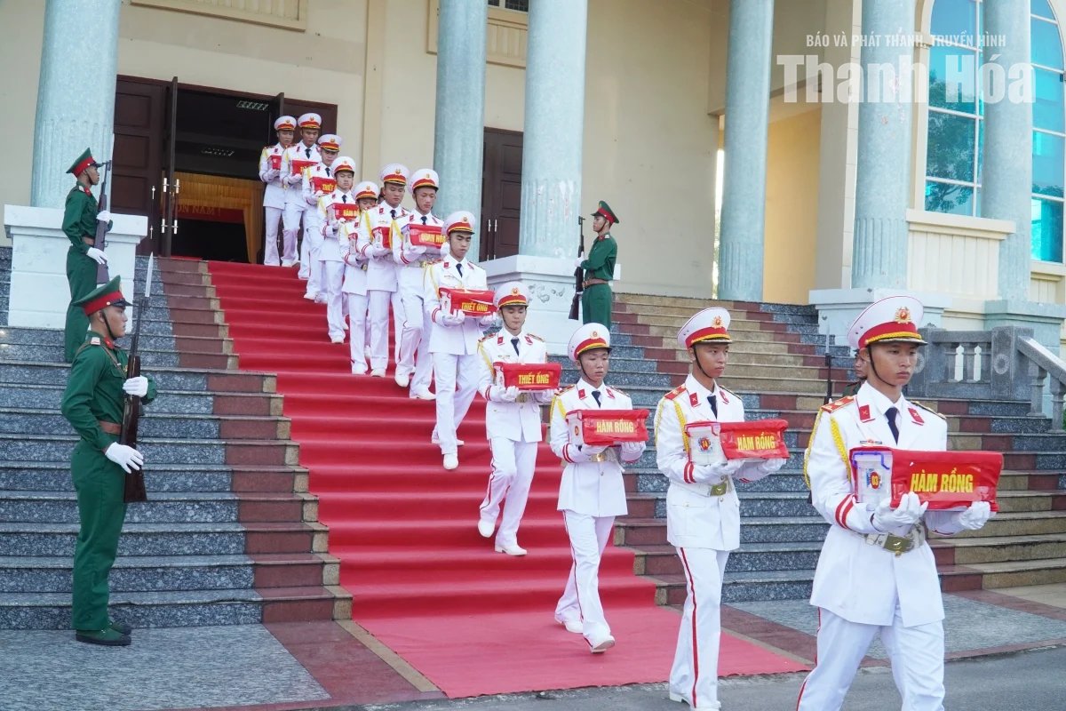 Thực hiện tìm kiếm, quy tập và xác định danh tính hài cốt liệt sĩ bằng cả tâm sức, trí lực