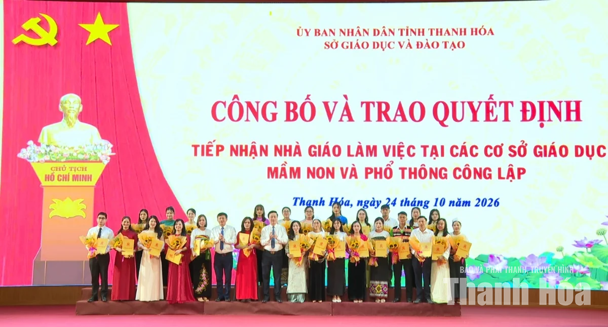 Trao quyết định tiếp nhận 732 nhà giáo làm việc tại các cơ sở giáo dục công lập&nbsp;