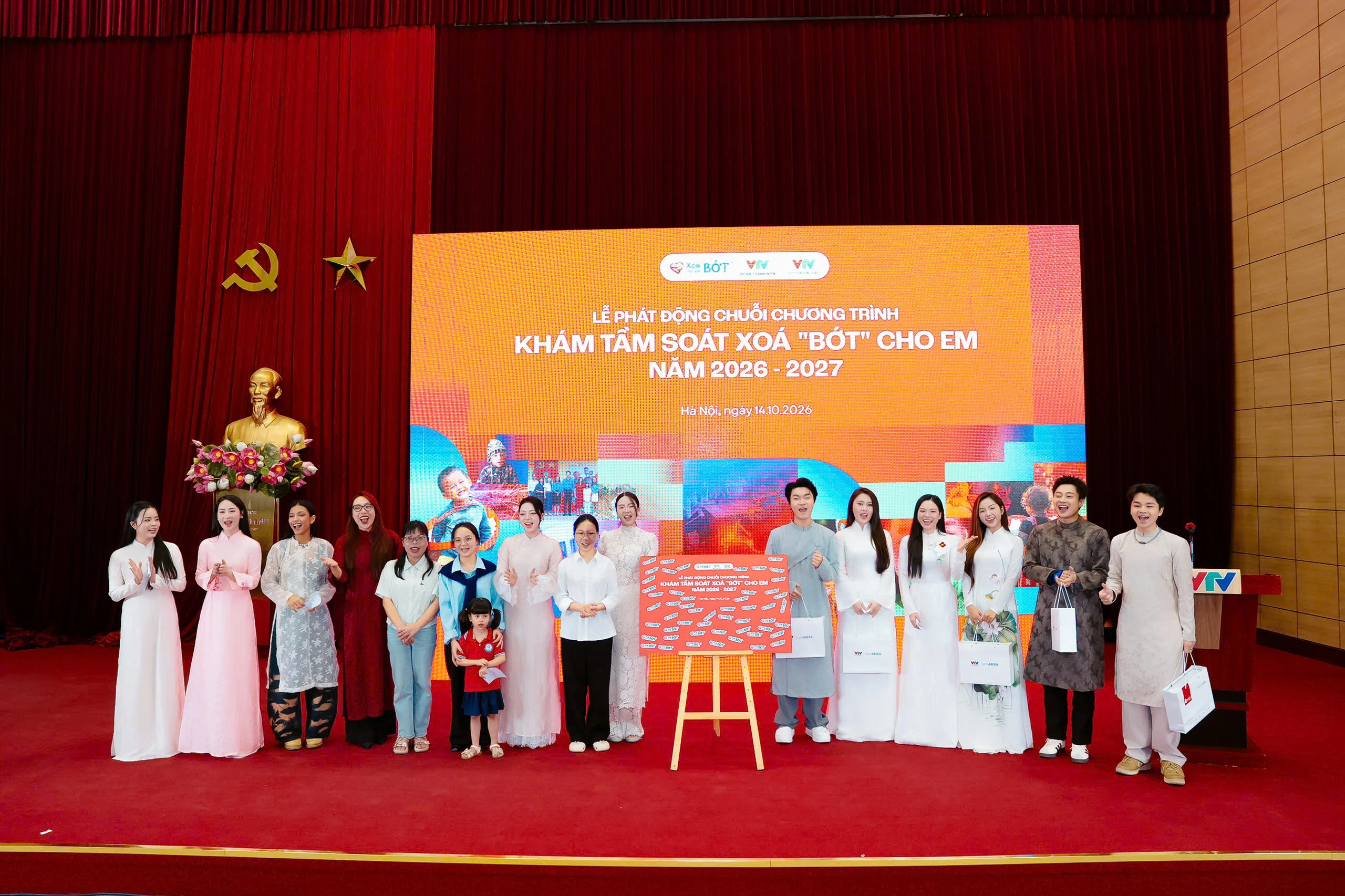 Top 12 Sao Mai 2026 lan tỏa yêu thương qua chương trình “Xóa bớt cho em”