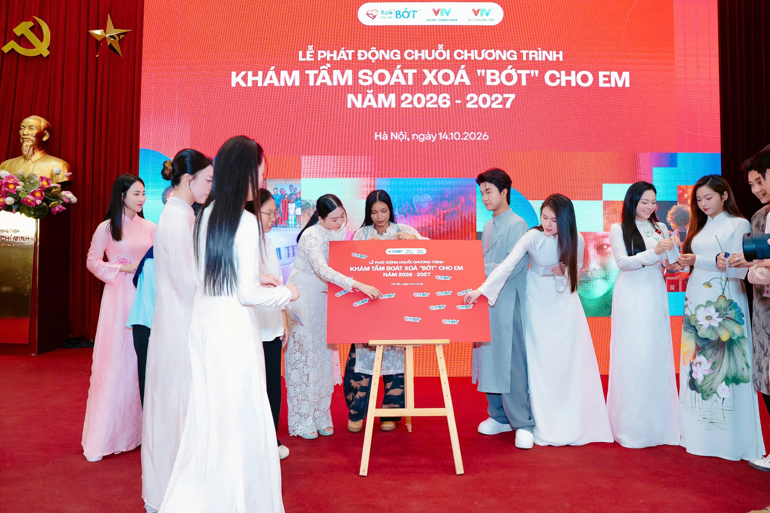 Top 12 Sao Mai 2026 lan tỏa yêu thương qua chương trình “Xóa bớt cho em”