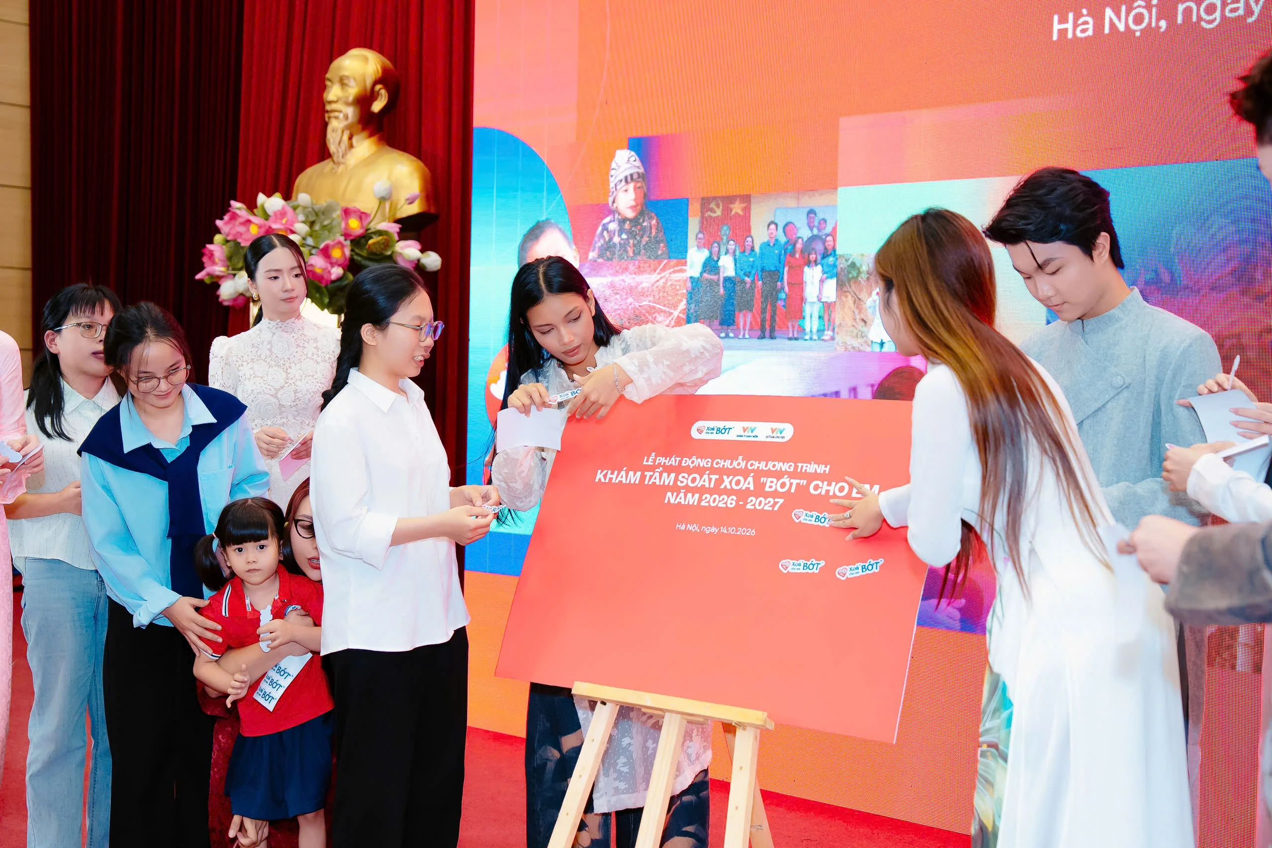 Top 12 Sao Mai 2026 lan tỏa yêu thương qua chương trình “Xóa bớt cho em”