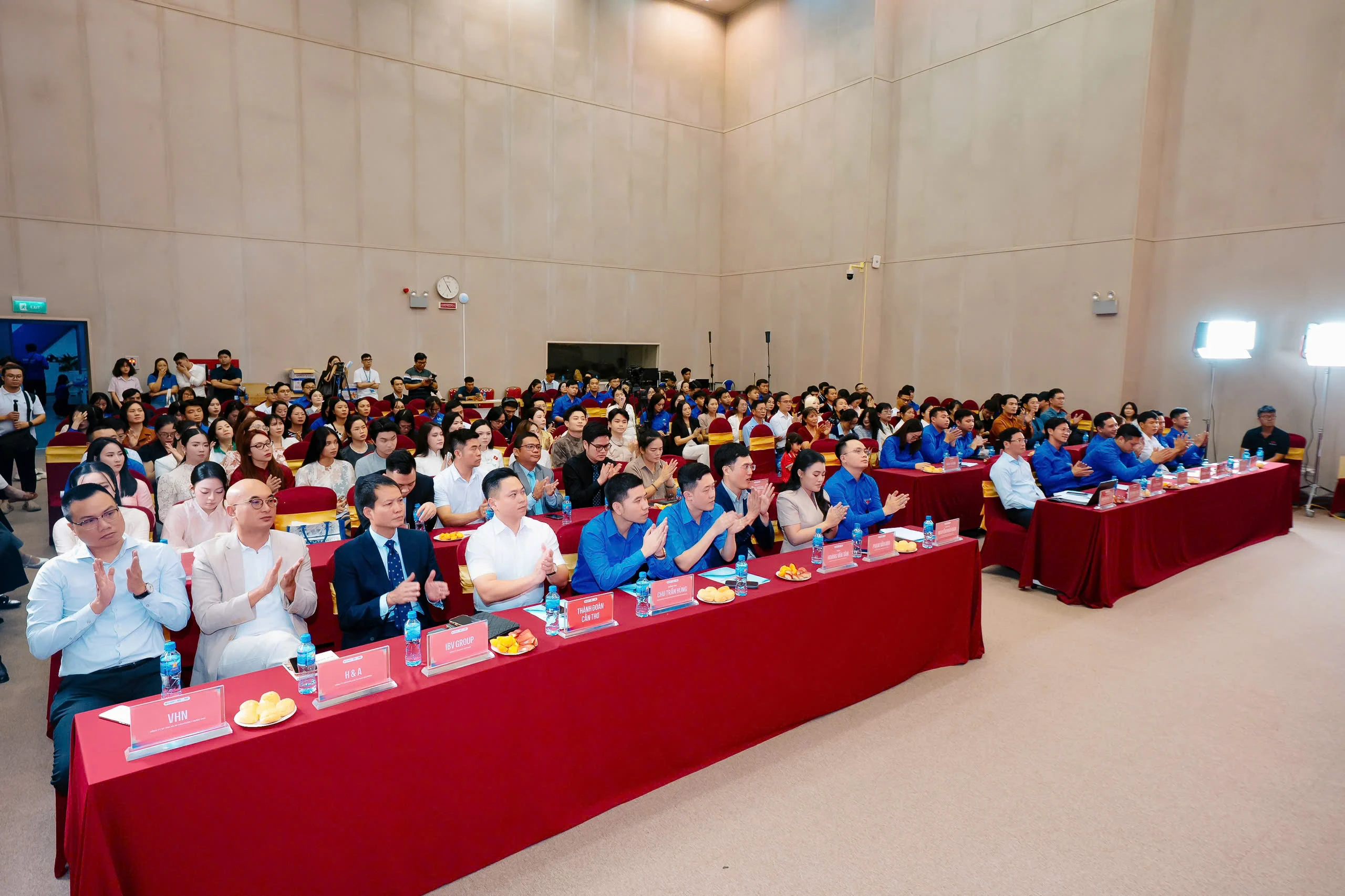 Top 12 Sao Mai 2026 lan tỏa yêu thương qua chương trình “Xóa bớt cho em”