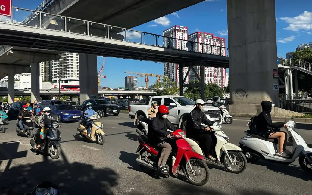 Miền Bắc vẫn nóng như mùa hè, có nơi 35 độ C