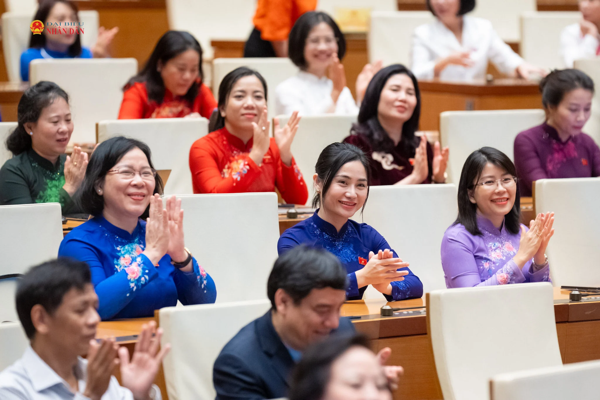 Thủ tướng Lê Minh Hưng và Chủ tịch Quốc hội Trần Thanh Mẫn gặp mặt nữ đại biểu Quốc hội