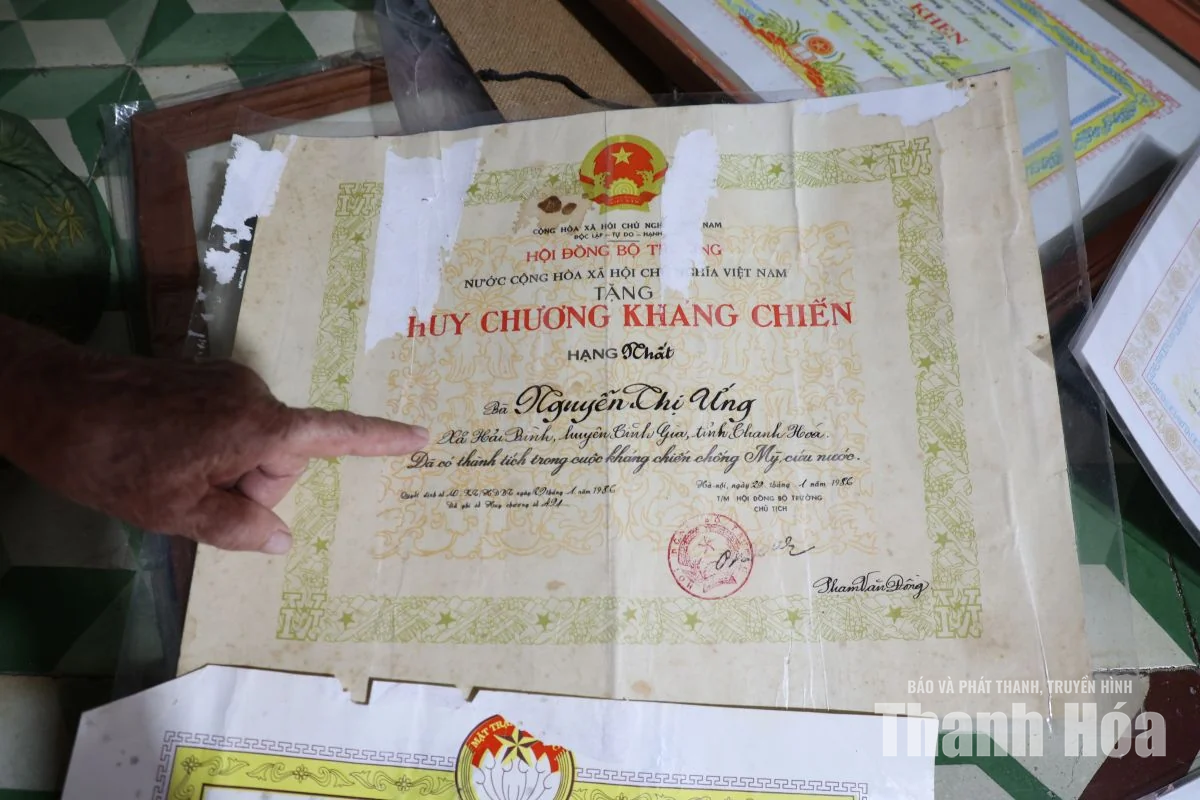 Hoa trên sóng Lạch Bạng (Bài cuối): Một đời lo việc làng, việc nhà