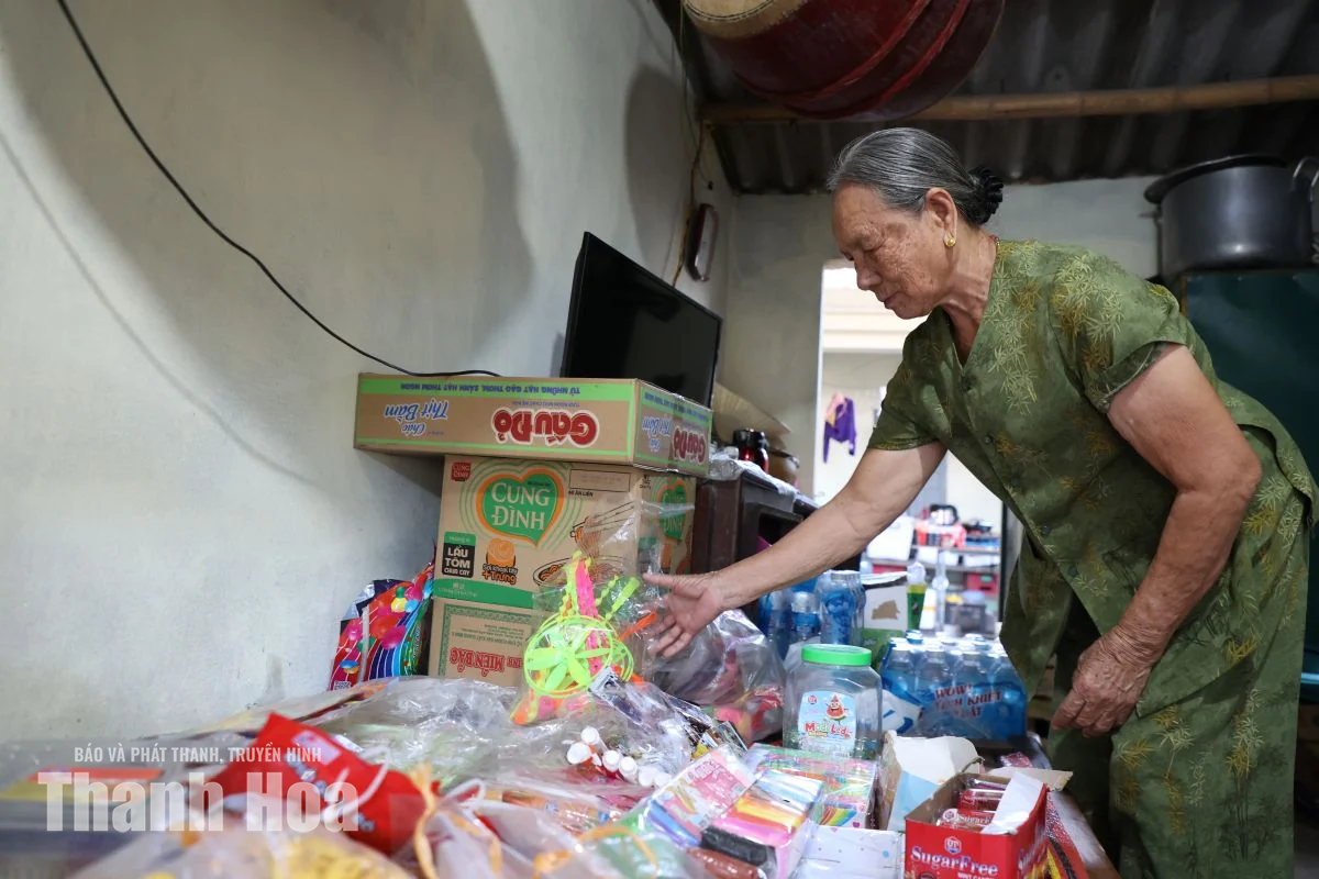 Hoa trên sóng Lạch Bạng (Bài cuối): Một đời lo việc làng, việc nhà