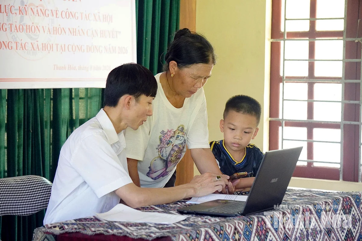 Đảng trao niềm tin, cán bộ trẻ dựng xây bản làng (Bài 1): Cử nhân trẻ chọn về bản cống hiến