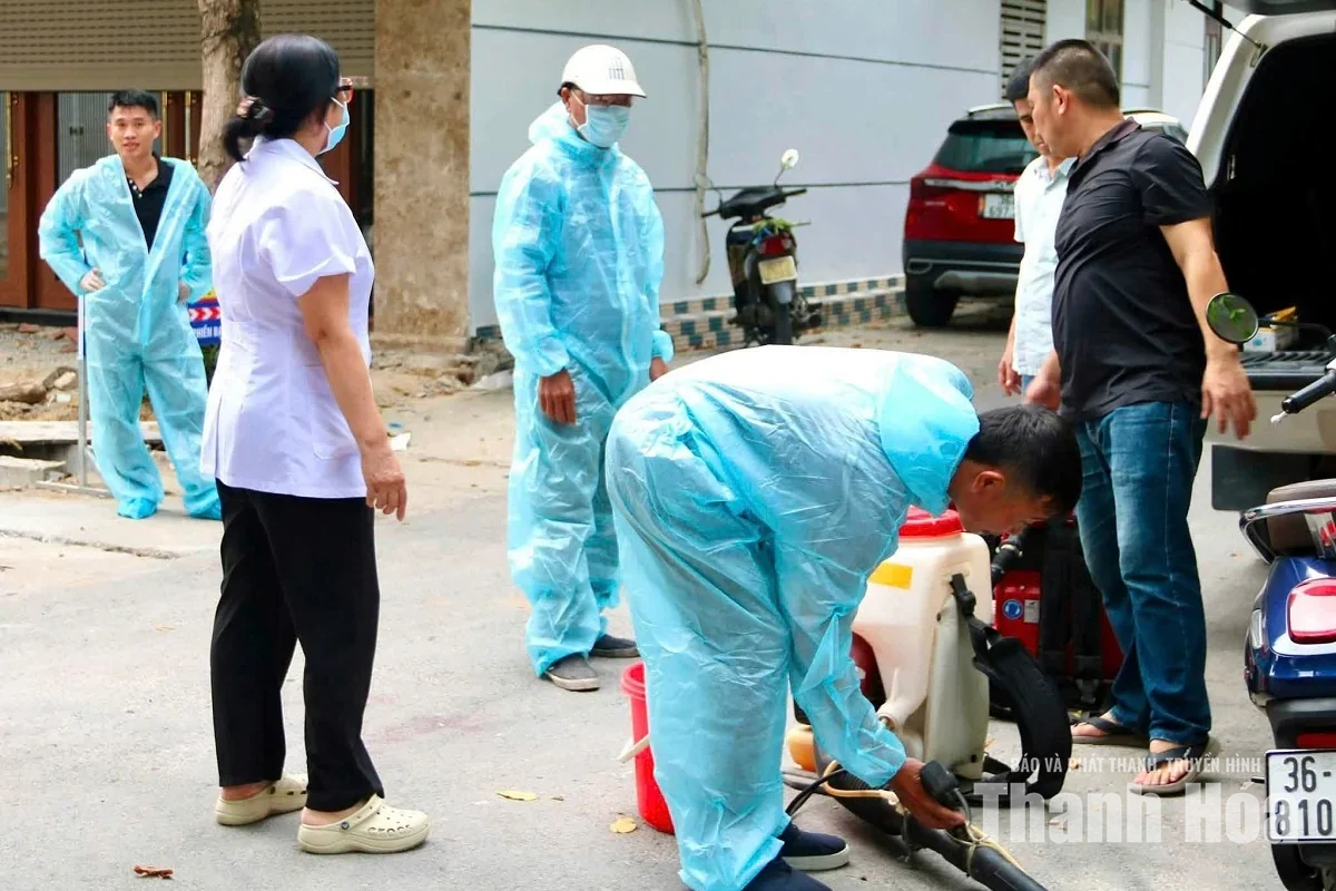 Sốt xuất huyết diễn biến phức tạp tại phường Hạc Thành
