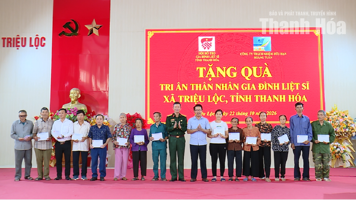 Trao quà tri ân thân nhân liệt sĩ tại xã Triệu Lộc