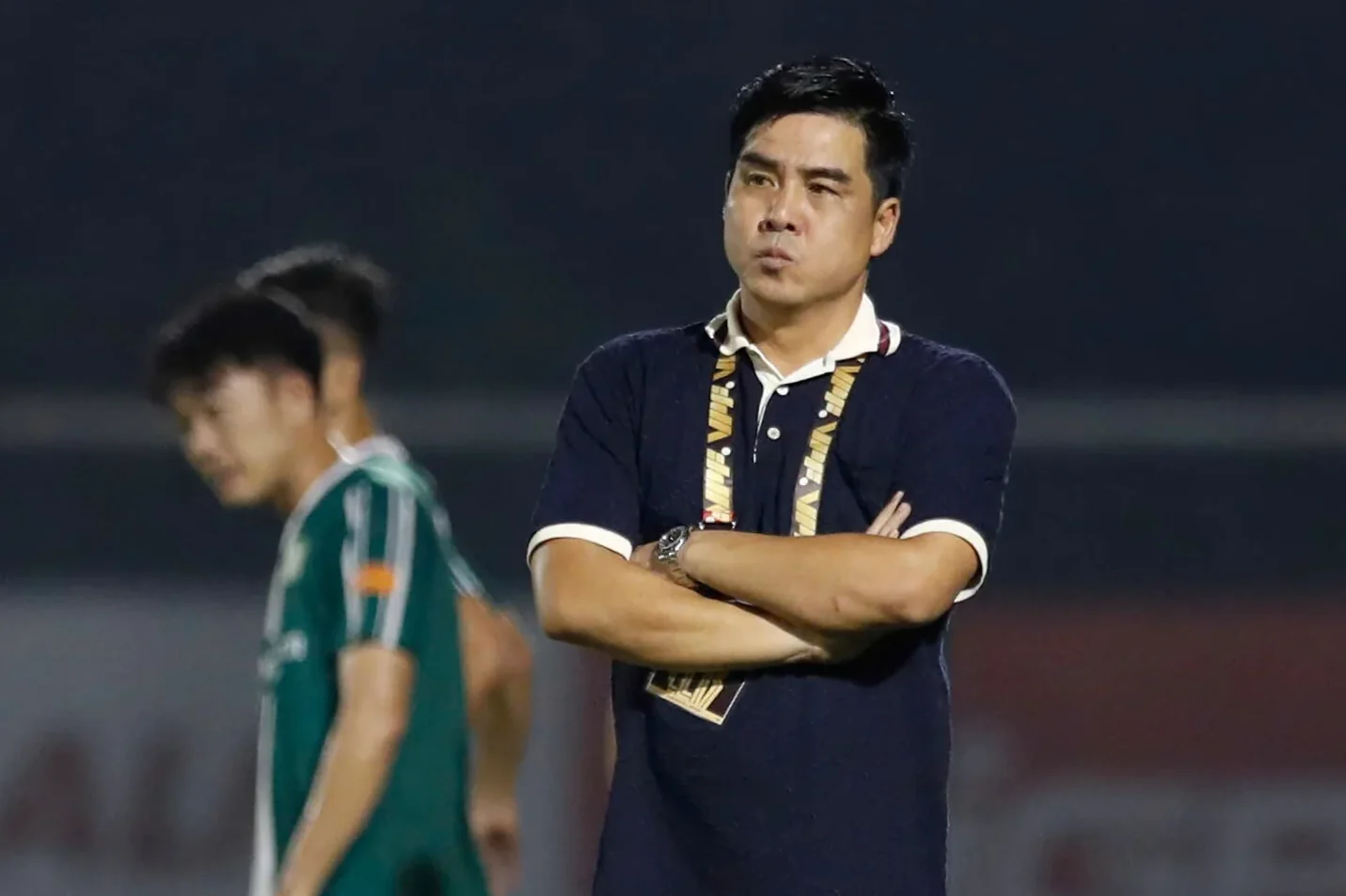 HLV Kim Sang-sik mong ngóng sự trở lại của Xuân Son; Arsenal phả hơi nóng vào Man City