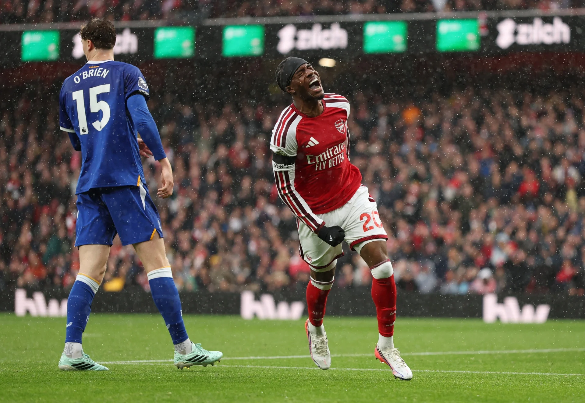 HLV Kim Sang-sik mong ngóng sự trở lại của Xuân Son; Arsenal phả hơi nóng vào Man City