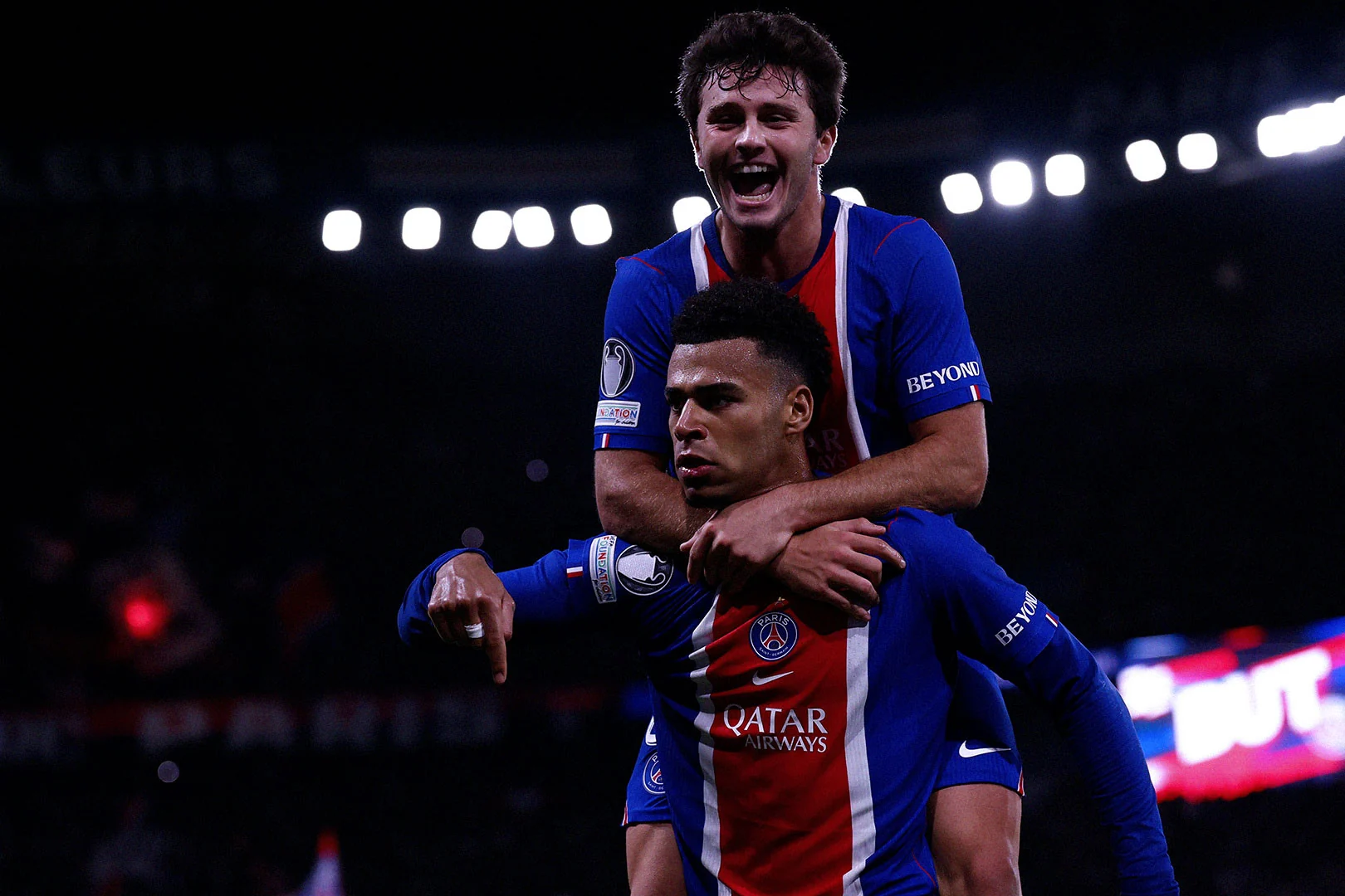 Olaha Mạnh Đức và bài toán hàng công tuyển Việt Nam; PSG hạ gục Barca tại&nbsp;Champions League