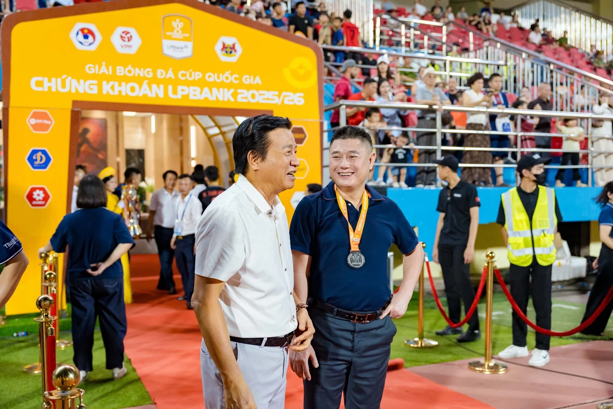 HLV Thanh Hóa tiếc đứt ruột vì VAR không cho hưởng phạt đền; Thượng tầng Man Utd bối rối chọn người thay thế Carrick