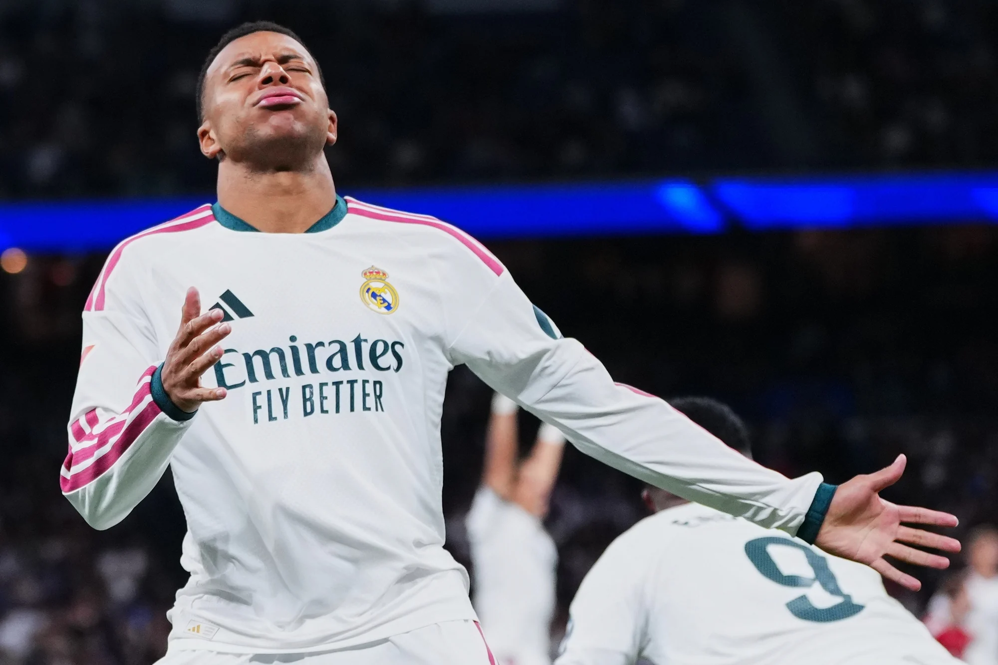 HLV Thanh Hóa tiếc đứt ruột vì VAR không cho hưởng phạt đền; Thượng tầng Man Utd bối rối chọn người thay thế Carrick