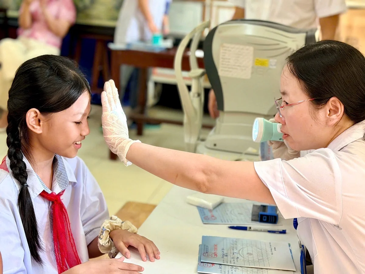 Nâng cao kiến thức chăm sóc sức khỏe đôi mắt cho trẻ