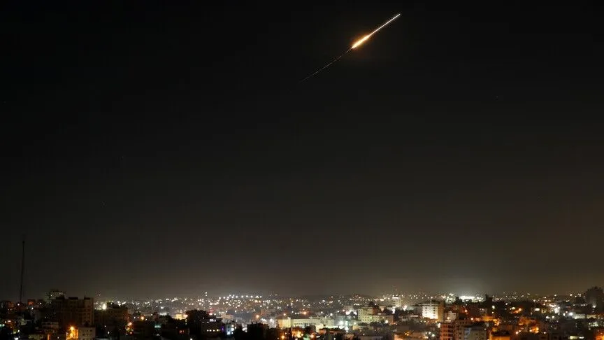 Saudi Arabia đánh chặn tên lửa Houthi, Ai Cập cân nhắc hỗ trợ quân sự