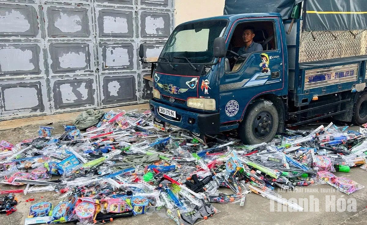 Bánh kẹo, đồ chơi không rõ nguồn gốc&nbsp;vẫn len lỏi thị trường