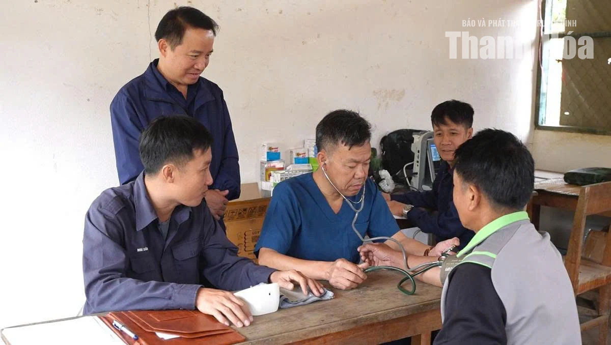 Ấm tình quân dân