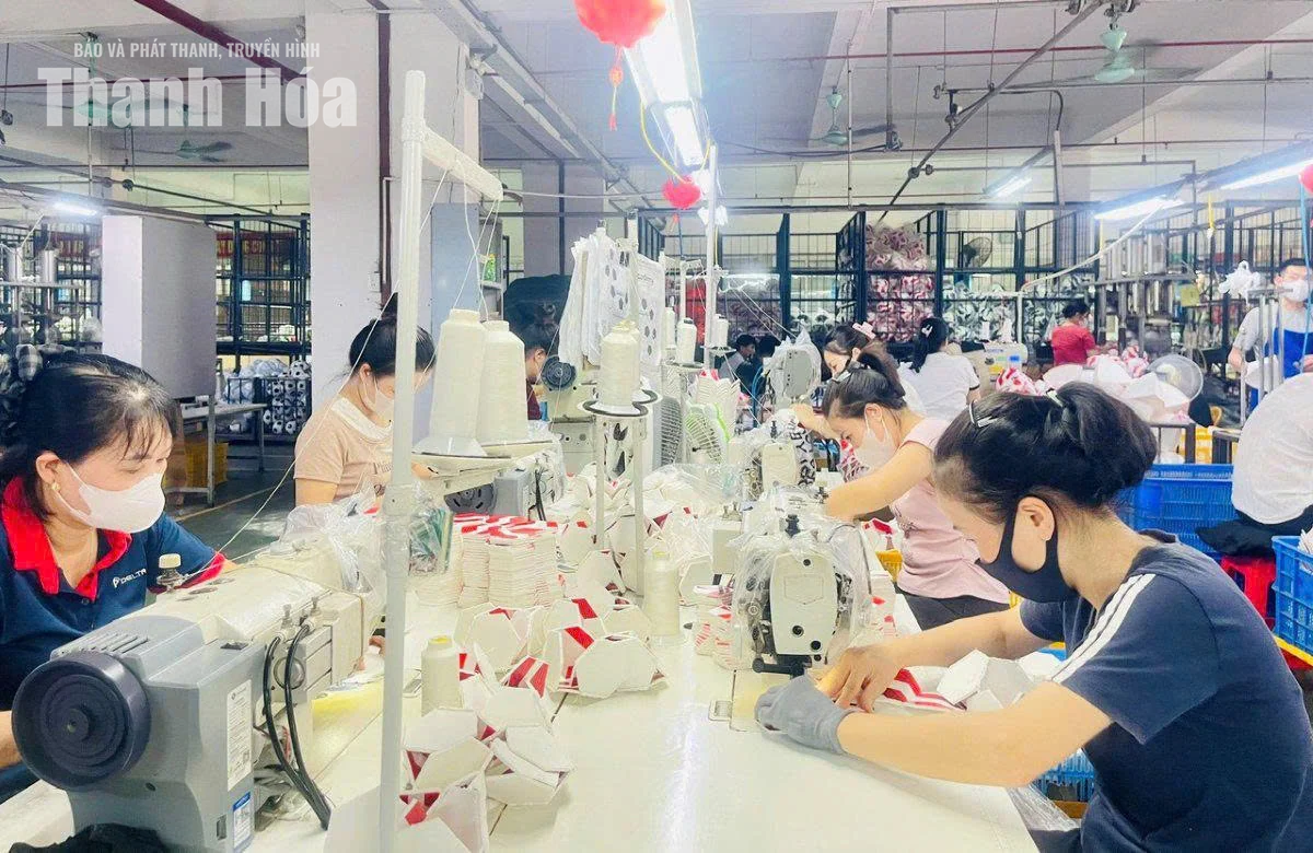 Doanh nghiệp tăng tốc sản xuất, hoàn thành đơn hàng cuối năm