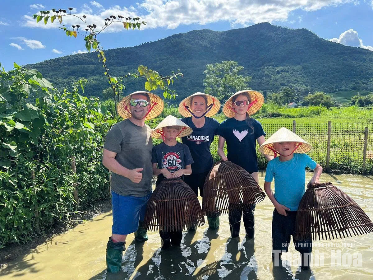 Người dân là chủ thể hay chỉ là người phục vụ?