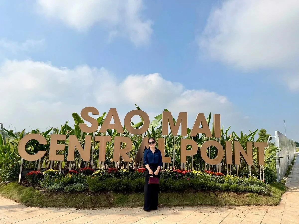 Gần 6.000 lượt khách đổ về Sao Mai Central Point trong đêm khai trương Hội chợ lô tô