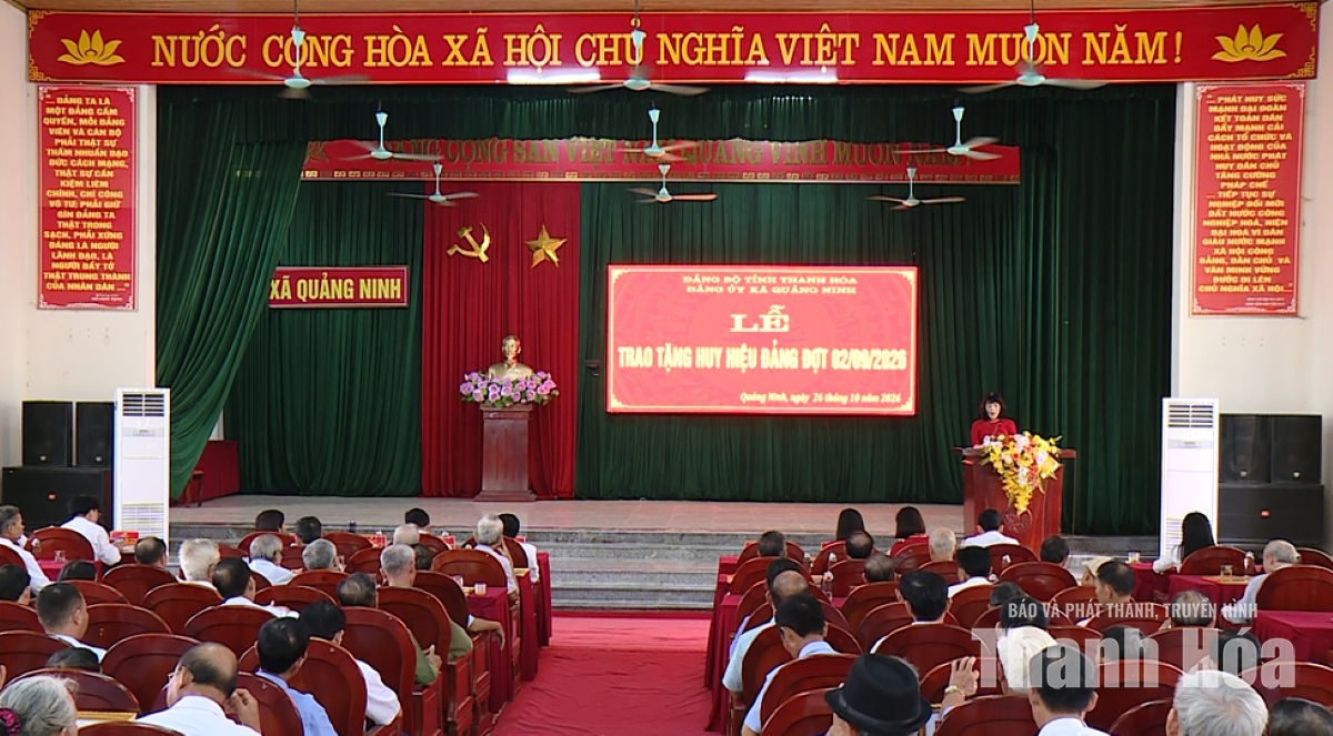 Xã Quảng Ninh trao Huy hiệu Đảng cho 80 đảng viên