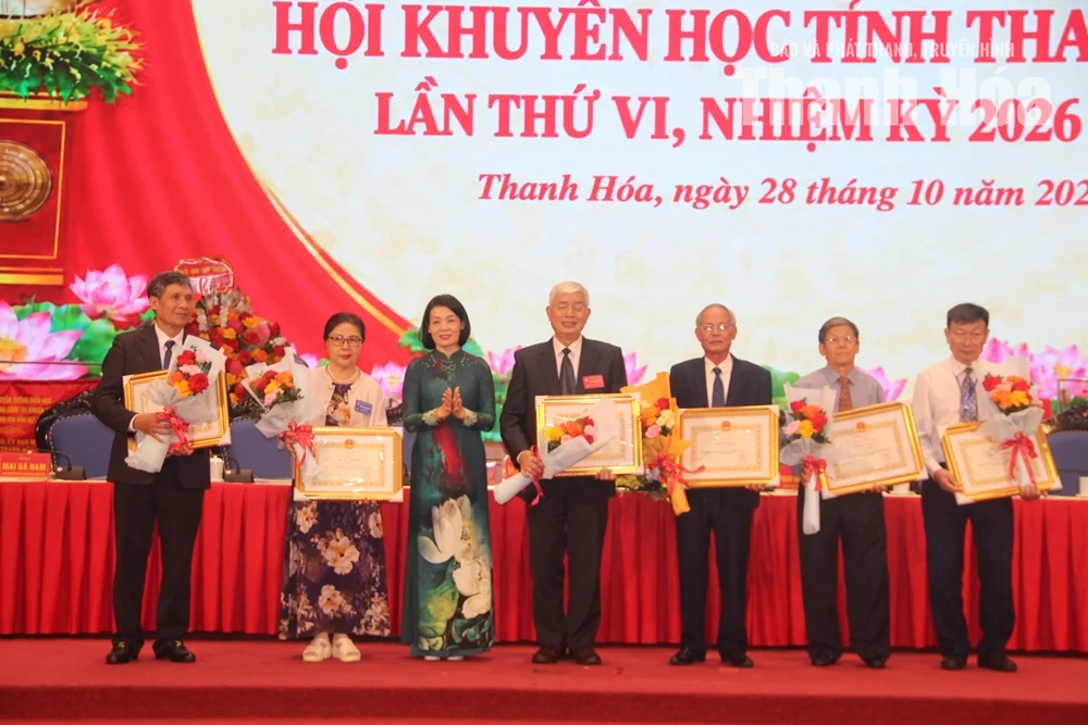 Tiếp tục đẩy mạnh phong trào khuyến học, khuyến tài, xây dựng xã hội học tập