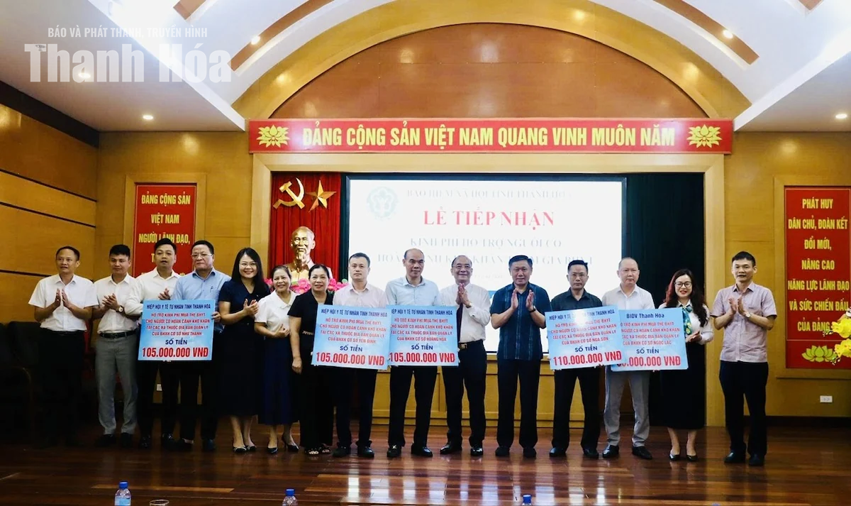 Tiếp nhận 500 triệu đồng hỗ trợ đóng bảo hiểm y tế cho người có hoàn cảnh khó khăn